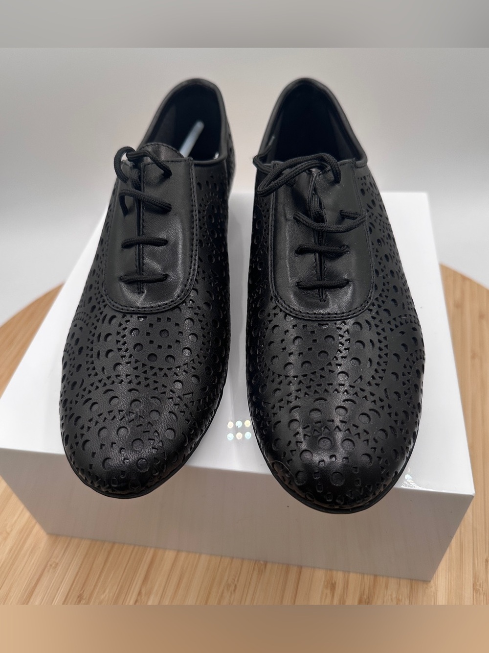 New in box - Vintage Sesto Meucci - Betka laser cut leather sneaker - size 8 - Picture 2 of 11